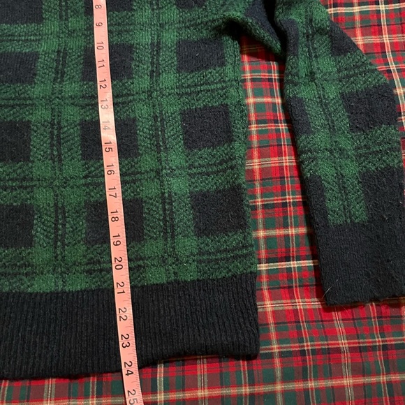 4/$15 Plaid Old Navy Sweater - Picture 4 of 9